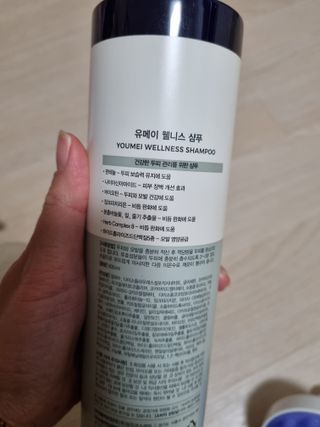 유메이 웰니스 샴푸 + 유메이 스칼프 브러쉬 — 5점을 준 리뷰어가 2022년 1월 올린 사용 사진
