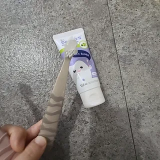 닥터데디스 안심불소 튼튼치약(청포도, 민트 중 택 1) 60g + 여행용 미니 치약 15g — 5점을 준 리뷰어가 2022년 8월 올린 사용 사진