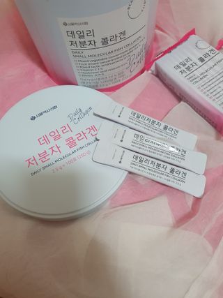 서울약사신협_데일리저분자콜라겐_2.5g x 100포 — 5점을 준 리뷰어가 2021년 5월 올린 사용 사진