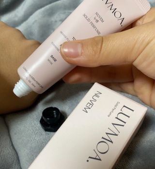 러브모아 향수 고체향수 승무원 고체향수 바르는 향수 니치향수 도손 우드세이지 앤 씨솔트 — 4.5점을 준 리뷰어가 2022년 12월 올린 사용 사진