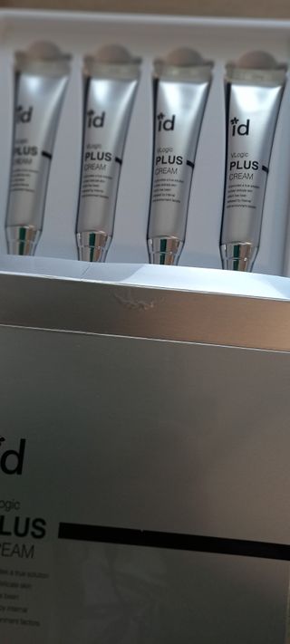 아이디플라코스메틱 아이디 브이로직 플러스 크림 15ml X 4EA — 5점을 준 리뷰어가 2022년 5월 올린 사용 사진