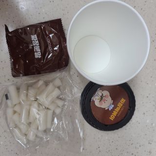 유비쿡 컵떡볶이 매운컵떡볶이2개/ 짜장컵떡볶이 2개  총 4개세트 — 5점을 준 리뷰어가 2021년 2월 올린 사용 사진