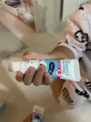 닥터데디스 안심무불소 베이비치약 60g + 여행용 미니 치약 15g — 5점을 준 리뷰어가 2022년 7월 올린 사용 사진