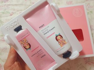 파시 FASCY 高保湿ハンドクリーム40ml+80ml セット — 5점을 준 리뷰어가 2021년 6월 올린 사용 사진