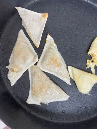 (주)성경순만두 곤약만두.콘치즈만두,삼각당면만두,당면 야끼만두,대구전통 납작만두,떡뽁이 매콤소스,달콤소스 — 5점을 준 리뷰어가 2023년 4월 올린 사용 사진