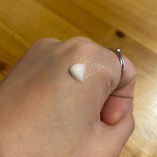 산수시 일루미네이팅 펄 영양 다크서클 스틱 아이 크림 케어 15ml — 5점을 준 리뷰어가 2021년 6월 올린 사용 사진