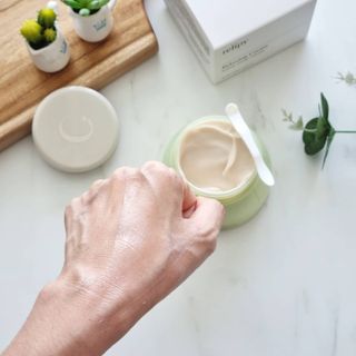 카오리온코스메틱스 사카로미세스와 시카의 만남        릴리피 릴렉싱 크림 진정한 탄력을 경험해보세요 — 5점을 준 리뷰어가 2021년 5월 올린 사용 사진