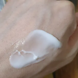 셀프 모이스처라이징 프로텍션 크림 셀프 모이스처라이징 프로텍션크림 — 5점을 준 리뷰어가 2022년 4월 올린 사용 사진