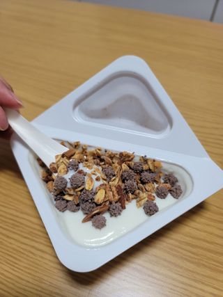 남양유업 또깍 접어 떠먹는 불가리스 2종 — 5점을 준 리뷰어가 2020년 12월 올린 사용 사진