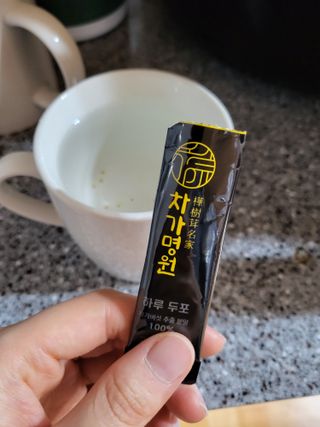 차가명원 차가버섯 프리미엄 추출분말 10일분(20포) — 4점을 준 리뷰어가 2022년 6월 올린 사용 사진