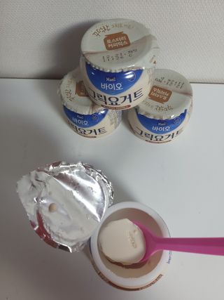 매일바이오 그릭요거트 오리지널 플레인 4개, 로스터리 커피믹스 4개 — 3점을 준 리뷰어가 2021년 12월 올린 사용 사진