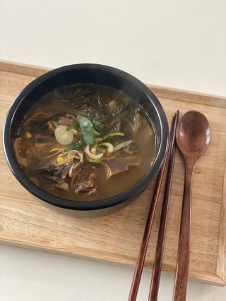 요리반상회 용문해장국 2팩 + 뚝배기 1개 — 5점을 준 리뷰어가 2021년 3월 올린 사용 사진
