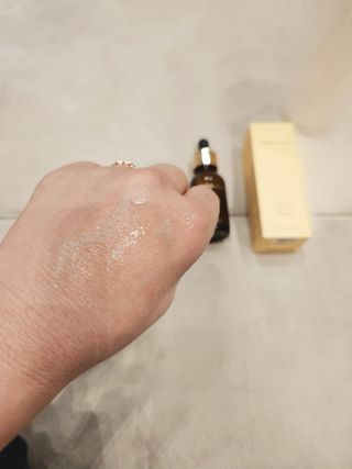 스킨큐어 산다화 비타민c 화이트닝 에센스 30ml — 5점을 준 리뷰어가 2023년 12월 올린 사용 사진