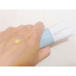 [후르디아] 끈적임 없는 착한성분 비건  핸드크림 3종 — 5점을 준 리뷰어가 2022년 11월 올린 사용 사진