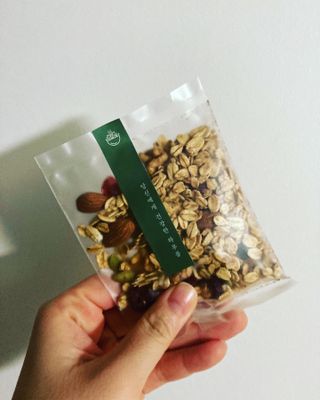 [그래한끼] 무설탕/저당 시리얼타입 수제그래놀라 (40gX10개) — 5점을 준 리뷰어가 2022년 9월 올린 사용 사진