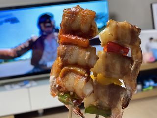 [다물꼬치] 삼겹새우롤꼬치 5개입 350g  + 데리야끼소스 120g + 매운고추소스 120g — 5점을 준 리뷰어가 2021년 12월 올린 사용 사진