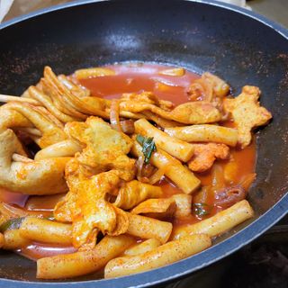 빨간키트 떡볶이 밀키트 2~3인분 매운맛 국물 떡볶이 만들기 쉬운 황금 레시피 분말 소스로 간편한 요리 — 5점을 준 리뷰어가 2021년 10월 올린 사용 사진