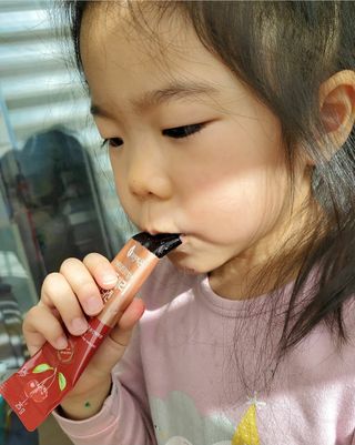 자연에온 가득담은 몽모랑시 타트체리 콜라겐 젤리스틱 — 5점을 준 리뷰어가 2021년 1월 올린 사용 사진