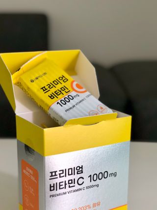 서울약사신협 프리미엄 비타민C 1,000mg_2.5g x 50포 — 5점을 준 리뷰어가 2021년 10월 올린 사용 사진