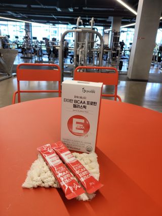 [인디닥터] 타이탄 BCAA 프로틴 젤리스틱 — 5점을 준 리뷰어가 2022년 5월 올린 사용 사진