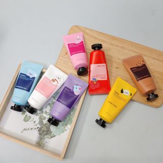쿤달 BT21 시어버터 앤 마카다미아 퓨어 핸드크림 50ml 7구 기프트 세트 — 5점을 준 리뷰어가 2021년 3월 올린 사용 사진