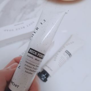 멈칫(MUMCHIT) 넥퍼퓸 NECKPERFUME 2가지 향 — 5점을 준 리뷰어가 2021년 11월 올린 사용 사진