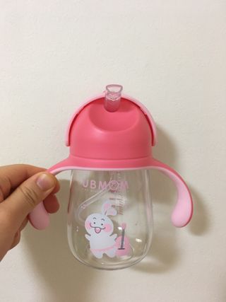 유비맘 트라이탄 코니빨대컵_컬러 랜덤 발송 — 4.5점을 준 리뷰어가 2021년 1월 올린 사용 사진