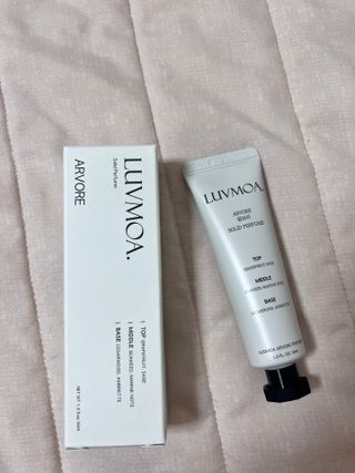 러브모아 향수 고체향수 승무원 고체향수 바르는 향수 니치향수 도손 우드세이지 앤 씨솔트 — 5점을 준 리뷰어가 2023년 1월 올린 사용 사진