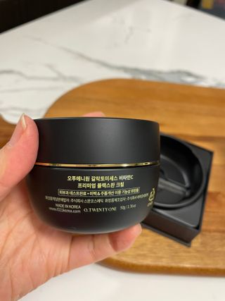 오투에니원 갈락토미세스 비타민 C 프리미엄 블랙스완 크림 50g — 4점을 준 리뷰어가 2023년 2월 올린 사용 사진