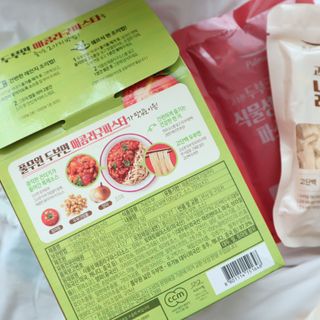 [풀무원] 식물성 저당질식 세트, 두부면 매콤라구파스타와 두부면 직화짜장 — 5점을 준 리뷰어가 2021년 4월 올린 사용 사진