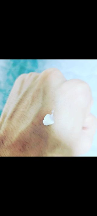 아이오 프리미엄 안탄다르 유브이마스터 선크림 — 5점을 준 리뷰어가 2021년 8월 올린 사용 사진