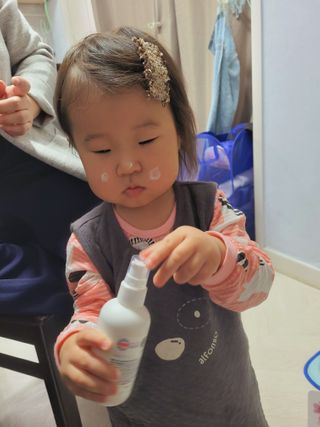 mom e 맘이 내추럴 베이비 케어 크림+바디오일 — 5점을 준 리뷰어가 2021년 1월 올린 사용 사진