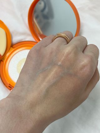 광동생활건강 MF[광동] 비타500✨주름개선·미백·SPF50+🌞퍼펙트쉴드 빅 선쿠션 본품 — 5점을 준 리뷰어가 2024년 5월 올린 사용 사진