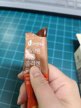 자연에온 핑크 자몽 착즙 100mL 10개입 1BOX +가 득담은 자몽 콜라겐 젤리스틱 1BOX — 5점을 준 리뷰어가 2021년 6월 올린 사용 사진