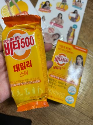 광동생활건강 [제니에디션] 비타500데일리스틱 gift set 60포+제니굿즈 3종+쇼핑백 — 5점을 준 리뷰어가 2021년 11월 올린 사용 사진