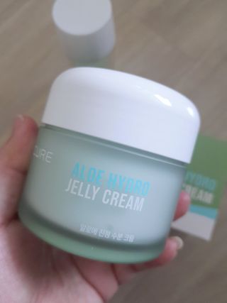 김정문알로에 큐어 큐어 알로에 리프레쉬 젤리 세럼, 큐어 알로에 하이드로 젤리 크림 — 5점을 준 리뷰어가 2021년 2월 올린 사용 사진