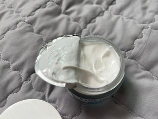 산수시 아쿠아 베네핏 24h 수부지 물광 속건조 수분크림 50ml — 5점을 준 리뷰어가 2021년 8월 올린 사용 사진