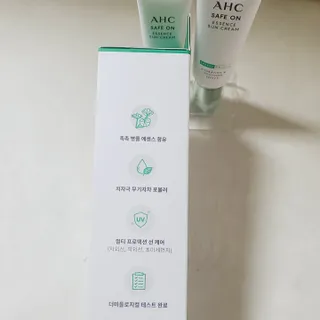 [AHC] 세이프온 에센스 선크림 올리브영 스페셜 증정 기획세트 — 5점을 준 리뷰어가 2022년 6월 올린 사용 사진