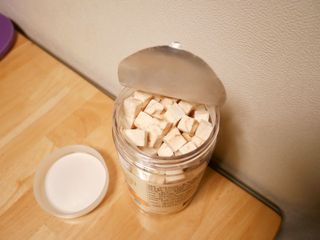 [펫시밀] 원물그대로 영양듬뿍 진공동결건조 북어트릿75g,치킨트릿100g,연어트릿75g 강아지 고양이 간식 — 5점을 준 리뷰어가 2023년 6월 올린 사용 사진