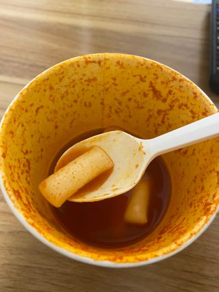 유비쿡 컵떡볶이 매운컵떡볶이2개/ 짜장컵떡볶이 2개  총 4개세트 — 4점을 준 리뷰어가 2021년 3월 올린 사용 사진
