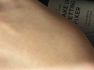 [후르디아] 묻어남NO 비건 메이크업 픽서 — 5점을 준 리뷰어가 2021년 11월 올린 사용 사진