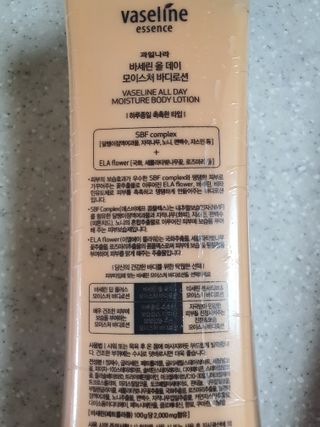 [과일나라] 바세린 모이스처 바디로션 1000ml 2종 — 5점을 준 리뷰어가 2021년 10월 올린 사용 사진