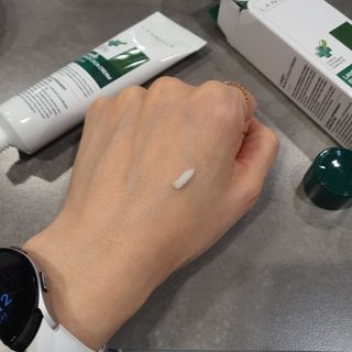 랑벨 랑바이오 블랙 시카 크림 50ml(블랙비 프로폴리스, 시카 4종, 판테놀 10 함유) — 5점을 준 리뷰어가 2022년 4월 올린 사용 사진