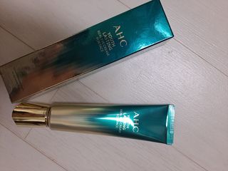 [NEW 탄력유턴 아이크림] AHC 유스 래스팅 리얼 아이크림 포 페이스 — 5점을 준 리뷰어가 2021년 2월 올린 사용 사진