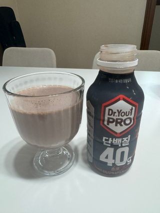 닥터유 프로 단백질 드링크 40g 초코 닥터유 프로 단백질드링크 40g 초코 — 5점을 준 리뷰어가 2024년 9월 올린 사용 사진