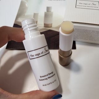 더사가오브수 [사가수] 효혜윤 보태니컬 에너지 에센스인로션 20ml /아이포올 스틱 3g — 5점을 준 리뷰어가 2023년 3월 올린 사용 사진