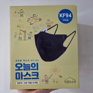 [심폐소생소] 오늘의마스크 KF94 소형 초등학생 어린이 마스크 — 4점을 준 리뷰어가 2021년 12월 올린 사용 사진