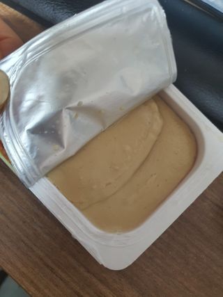 [유픽]간편하게 즐기는 고단백 상온보관 후무스 2종, 총 4개 토마토맛/타히니맛[올리브맛 제외] — 1점을 준 리뷰어가 2021년 2월 올린 사용 사진