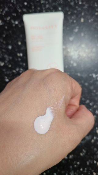 보타니티 촉촉수분자차 아쿠아핏 선 에센스 50ml + 보송톤업자차 징크 선 로션 50ml SPF50+ PA++++ (4/25) — 5점을 준 리뷰어가 2022년 4월 올린 사용 사진