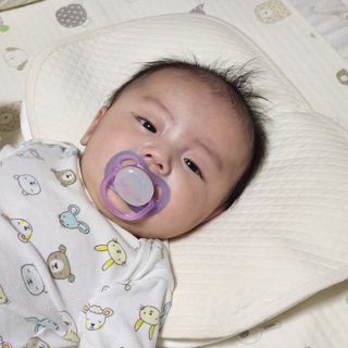 일상유희 newborn 뉴본필로우 아기두상관리베개 — 5점을 준 리뷰어가 2023년 1월 올린 사용 사진